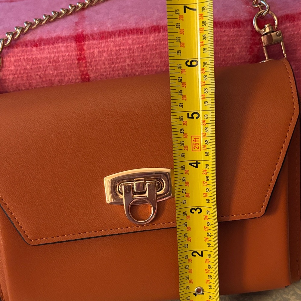 Elegant Tan Leather Shoulder Bag - Picture 9 of 10